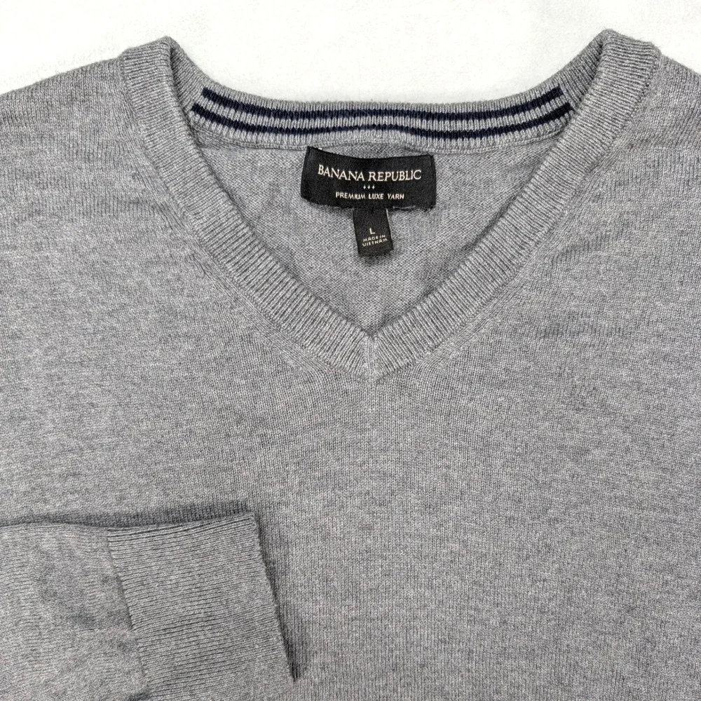 Banana Republic Mens Gray V-Neck Sweater Premium Luxe Yarn Silk Cashmere Large